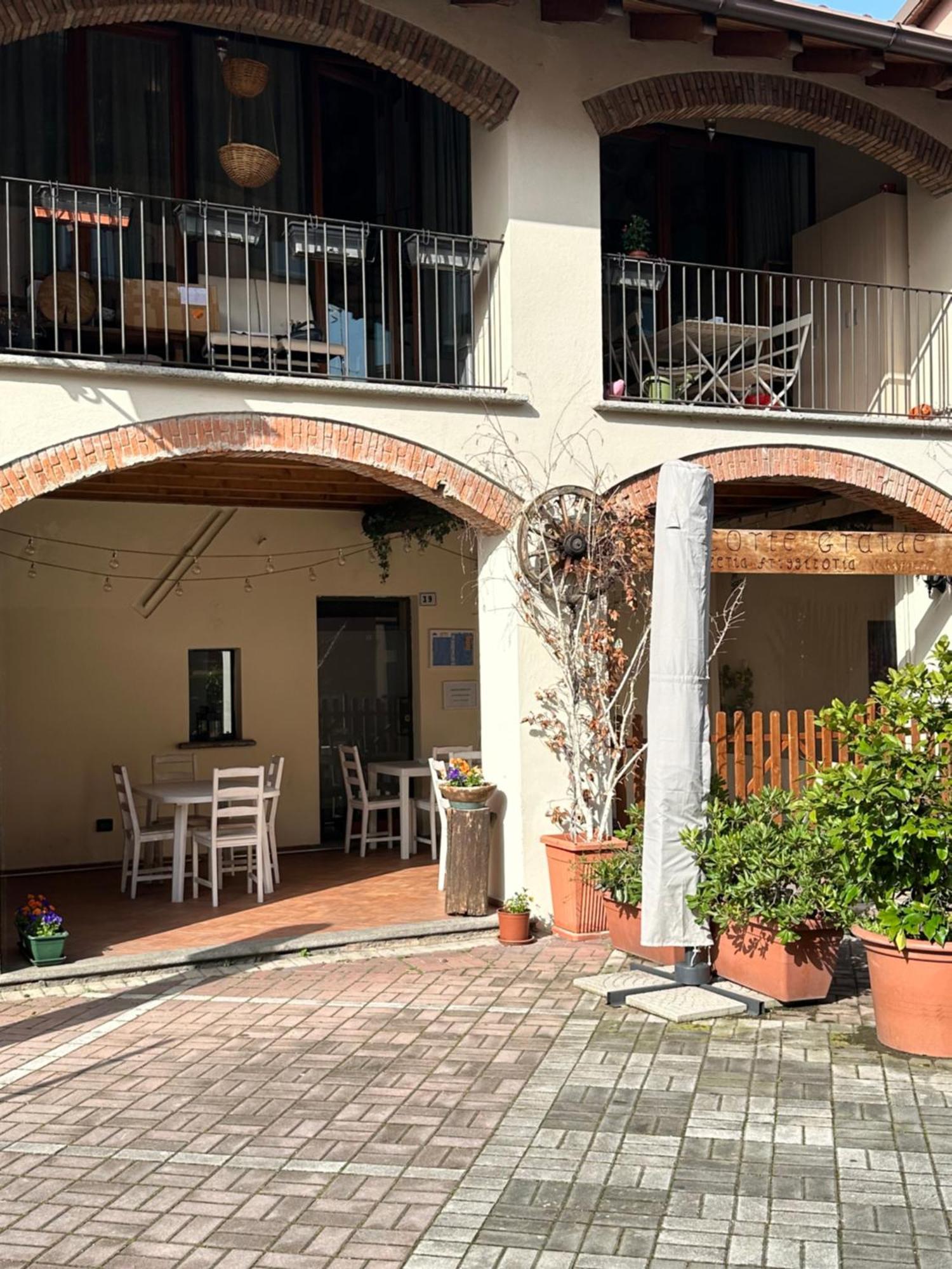 Corte Grande Apartment Lipomo ภายนอก รูปภาพ